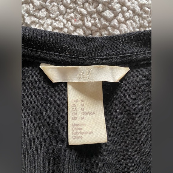 H&M black cat sequin top - Picture 3 of 4